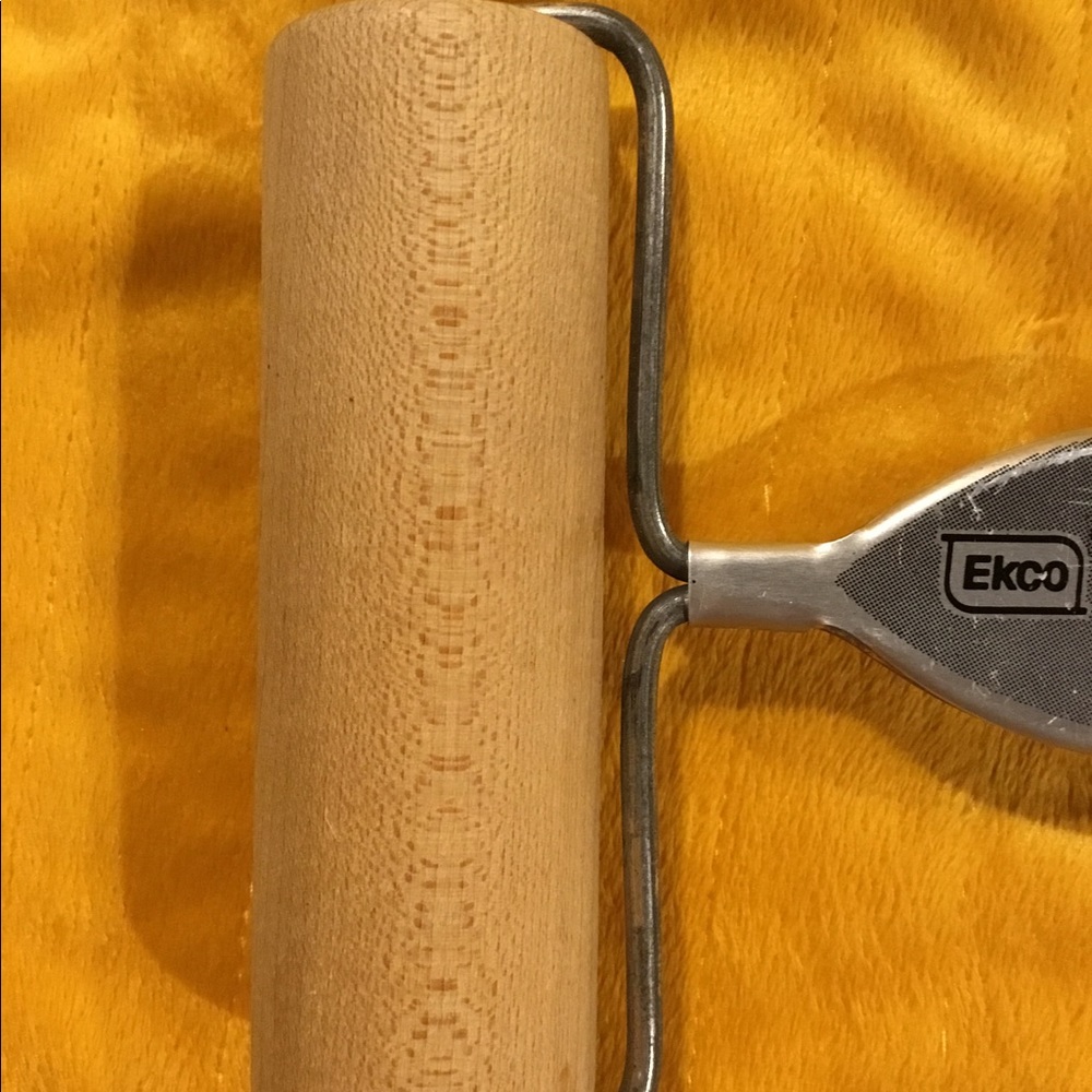 Vintage Ekco Pastry and Pizza Roller - Picture 2 of 7